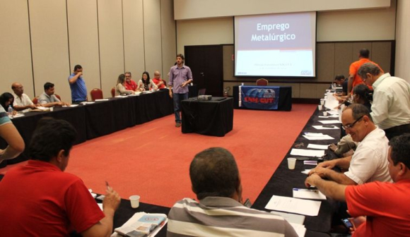 Reunião / / Créditos: CNM/CUT Reunião