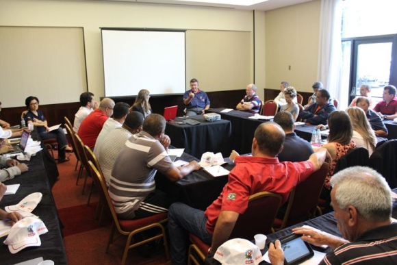 Dirigentes conversaram sobre os avanços para o contrato coletivo nacional de trabalho / / Créditos: CNM/CUT Dirigentes conversaram sobre os avanços para o contrato coletivo nacional de trabalho