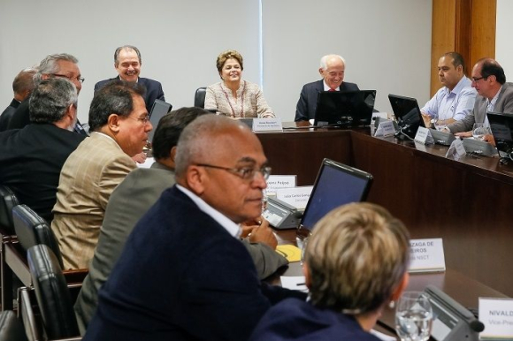 Dilma se comprometeu a criar mesa permanente de negociações