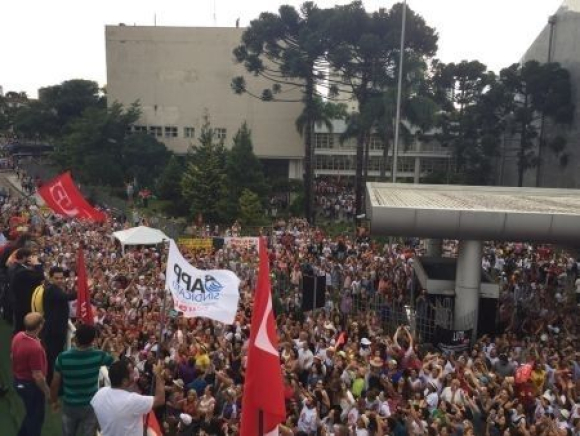 CUT divulga moção de apoio à greve dos professores do Paraná 