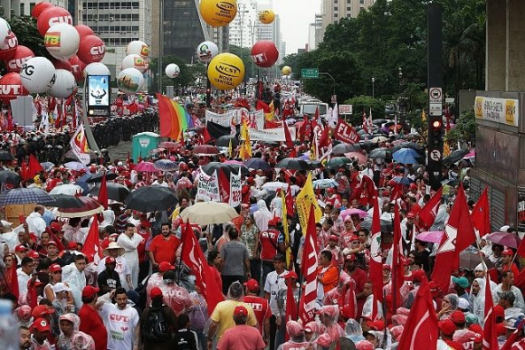 Avenida Paulista ficou tomada pela multidão, antes da passeta