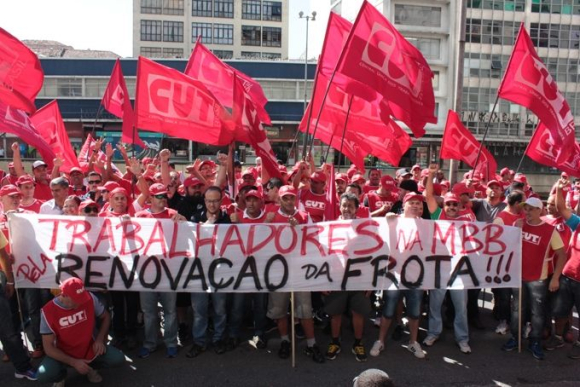 Metalúrgicos protestam em São Paulo pela renovação da frota de caminhões no Brasil
