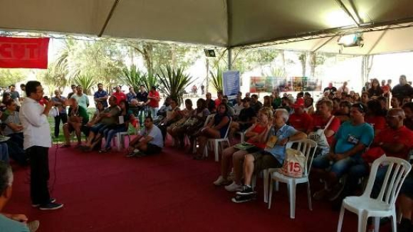 Hélio (ao microfone) fez um resgate / / Créditos: Divulgação Hélio (ao microfone) fez um resgate