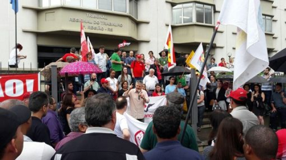 Metalúrgicos da CUT/ RS participam de manifestação em defesa da Justiça do Trabalho
