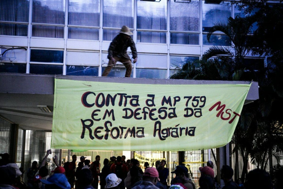 Brasília: trabalhadores ocupam Ministério da Fazenda