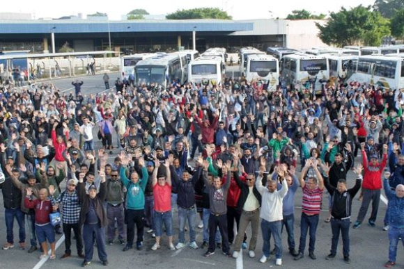 Trabalhadores na Ford do ABC aprovaram greve do dia 28 de abril 
