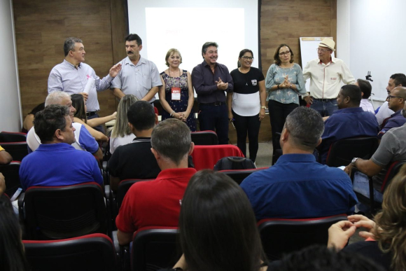 Paulo Cayres (primeiro à esq.): Instituto é instrumento de luta /  / Créditos: Roberto Parizotti Paulo Cayres (primeiro à esq.): Instituto é instrumento de luta