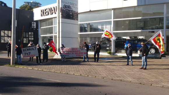 Sindicatos fazem atos de solidariedade contra demissões na Renault