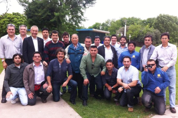 Em Buenos Aires, encontro de trabalhadores no setor automotivo