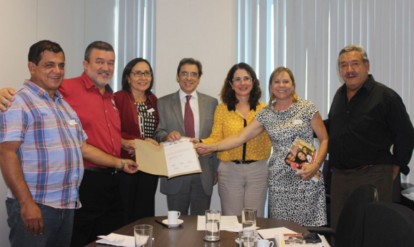 A partir da esq., Cláudio / / Créditos: CNM/CUT A partir da esq., Cláudio