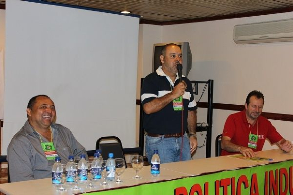 Vagner, com Valdemir e Claudir / / Créditos: CNM/CUT Vagner, com Valdemir e Claudir