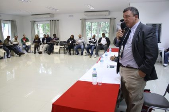 Na abertura, Paulo Cayres enfatizou formação sobre o tema para dirigentes / / Créditos: CNM/CUT Na abertura, Paulo Cayres enfatizou formação sobre o tema para dirigentes
