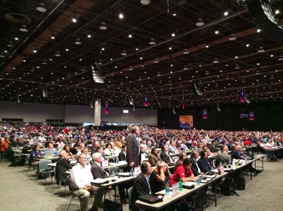 João Cayres (primeira fila, de vermelho) / / Créditos: Divulgação João Cayres (primeira fila, de vermelho)