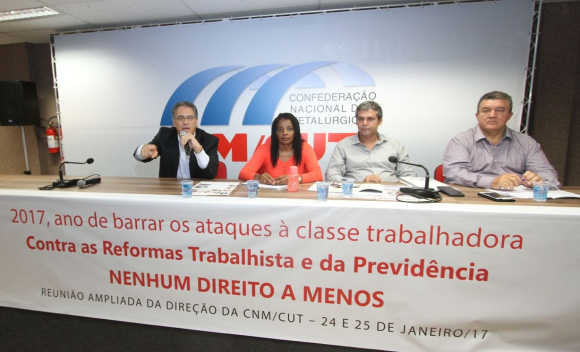 Mesa com o deputado Zarattini (SP), o senador Lindbergh Farias (PT-RJ) e Paulo Cayres, presidente da CNM-CUT