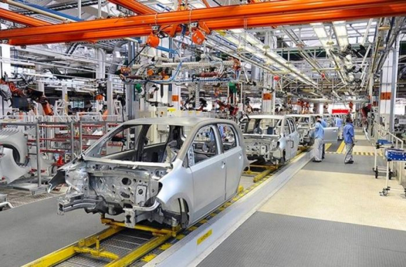 Falta de peças interrompe produção em fábricas da Volks e compromete o setor